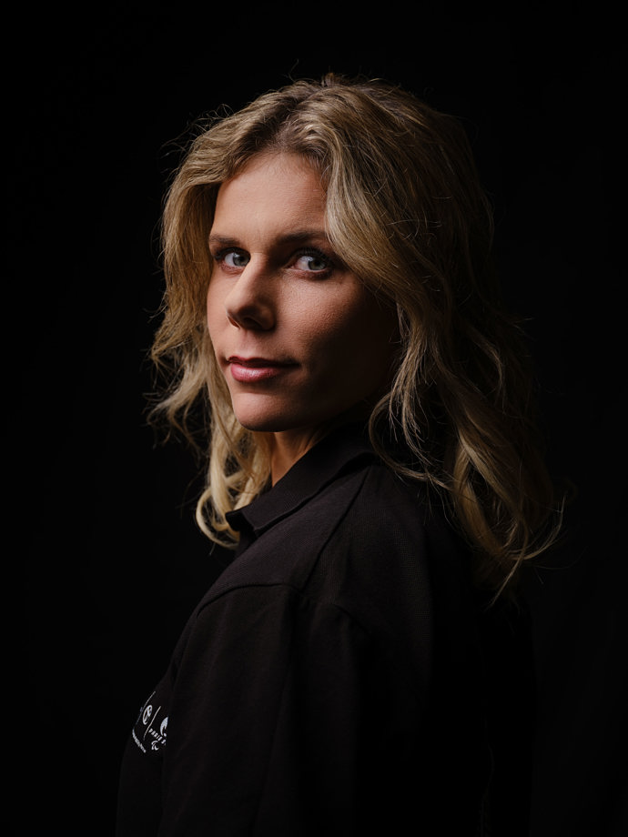 Oštěpařka Nikola Ogrodníková je krásná žena.