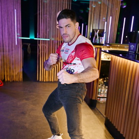 Na galavečeru Red Face 3 se utká s francouzským influencerem Jeanem-Claudem Mémortem.