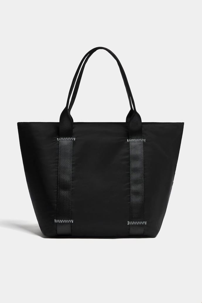 Černá plátěná taška s pevnými uchy, Pull & Bear, 899 Kč.