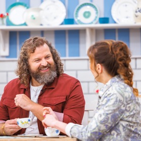 V soutěži začíná přituhovat.