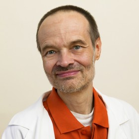 Doktor Karel Nešpor je ale především odborníkem na závislosti, přičemž častokrát jej lidé vyhledávají kvůli závislosti na alkoholu.