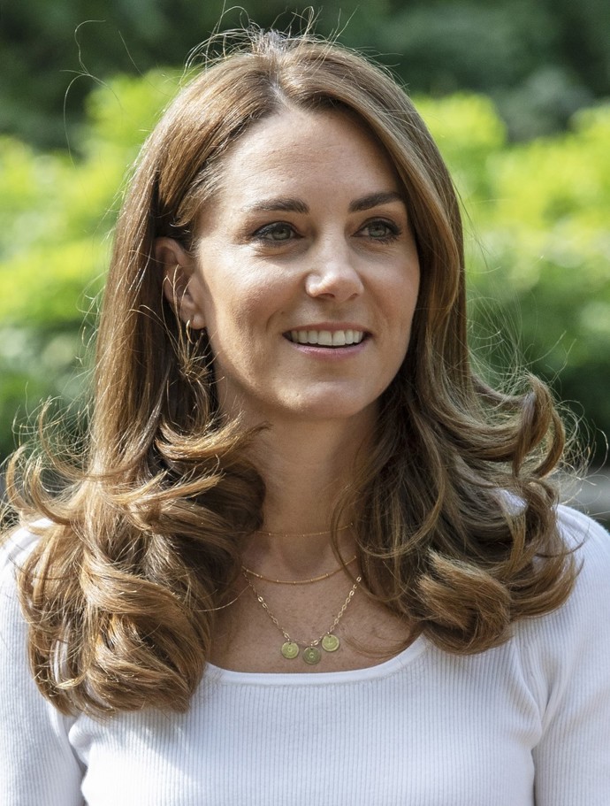 Září 2020 - pořádně rozvrkočené vlny předvedla Kate v Battersea Parku v Londýně.