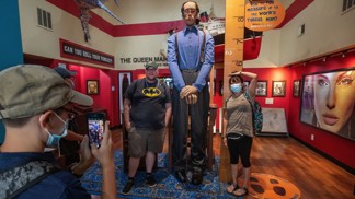 Robert Wadlow: Nejvyšší muž světa zemřel na banální infekci z puchýře v pouhých 22 letech