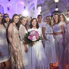 Módní návrhářka Beata Rajská mívá své přehlídky každoročně také v rámci karlovarského filmového festivalu.