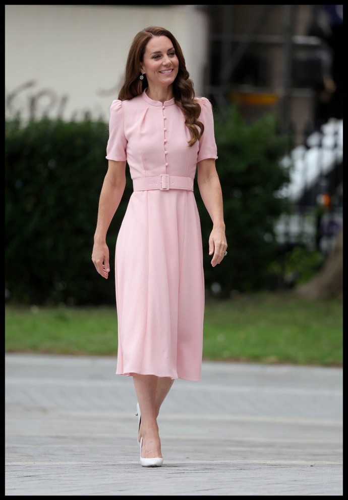 I po čtyřicítce a třech dětech se tak může chlubit vosím pasem. Foto z loňského července.