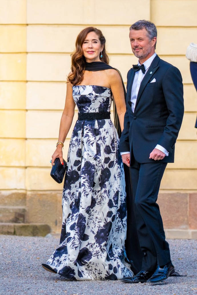 Šarm a vkus půvabné členky dánské královské rodiny je ozdobou každé akce, na kterou od 14. 1. nový dánský královský pár dorazí.