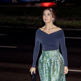 Španělská státní návštěva byla příležitostí i pro tento odlehčený model. Mladistvé a šik, to jsou všechny outfity zbrusu nové dánské panovnice Mary.