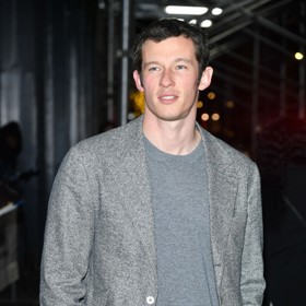Britský herec Callum Turner.