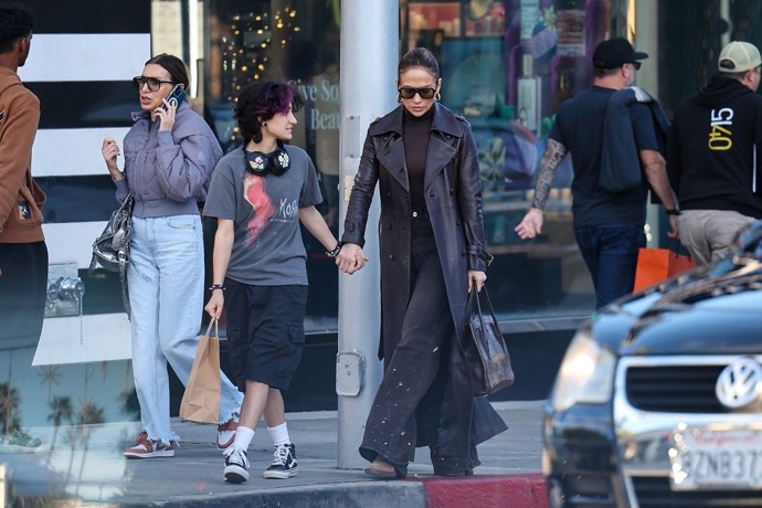 Jennifer Lopez si v něm v Beverly Hills vyrazila na nákupy s dcerou. 