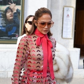 Na přehlídku Valentino zvolila průhledný top.