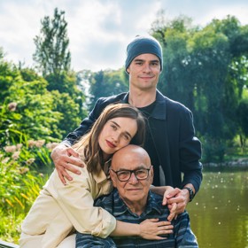 Alžběta Malá hraje v seriálu vnučku Jiřího Bartošky.