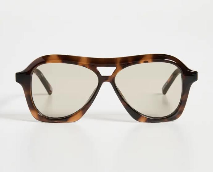 Image hvězdy doladí sluneční brýle, Le Specs, cca 1 500 Kč.