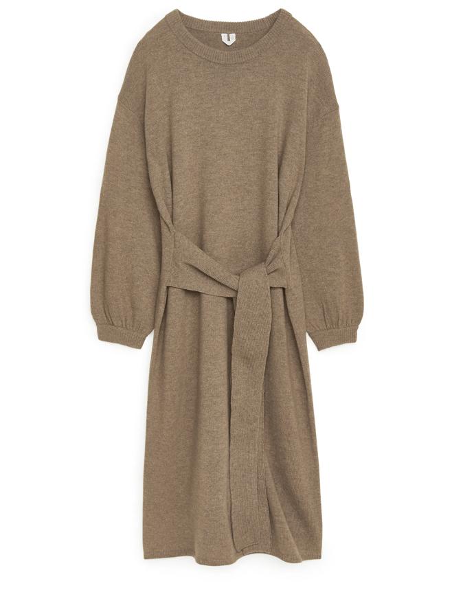 Šaty s přinechanou vázačkou, Arket, 1090 Kč