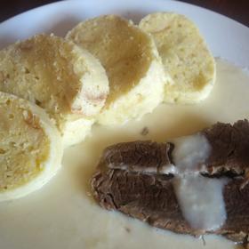 Na křenovou omáčku se neprávem zapomíná.