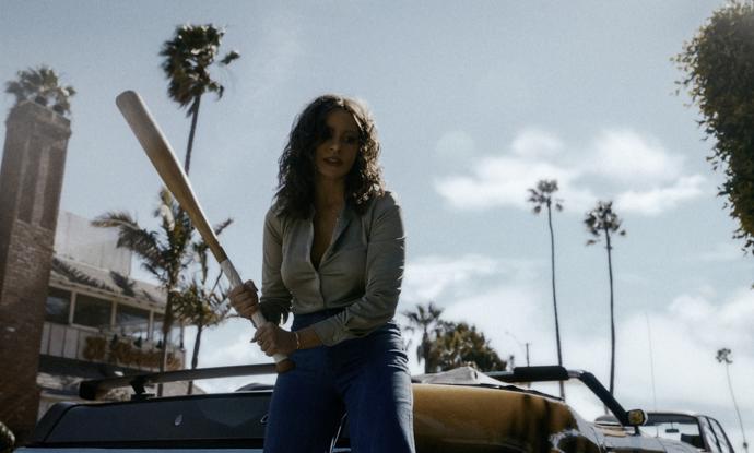 Maskéři měli plné ruce práce se Sofiinou krásou, potřebovali z ní udělat tuctovou ženu. Tedy opak toho, o co se obvykle při líčení a česání herečky snaží.