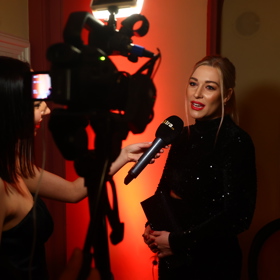 Dominika Myslivcová si navíc momentálně užívá své mateřské role. 