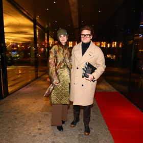 Ondřej Brzobohatý v zimě nosí béžový kabát, Daniela dvojvrstvý zelený kabát, který je prošívanou péřovkou v khaki barvě. 