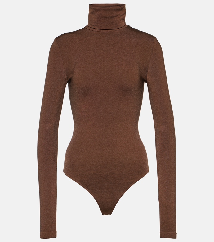 Pod ním herečka nosí body Wolford, 7 490 Kč...