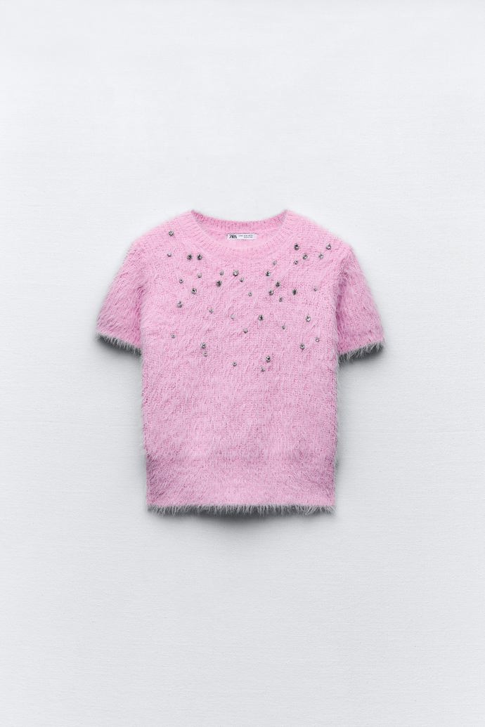 Štrasem zdobený růžový pulovr s vlasem, Zara, 549 Kč