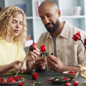 Skládání květin není těžké.