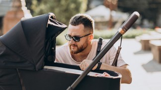 Matěj (38): Tchyni hrozně naštvalo, že chodím s kočárkem na hřbitov. Jenže to je jediné místo, kde je ve městě klid