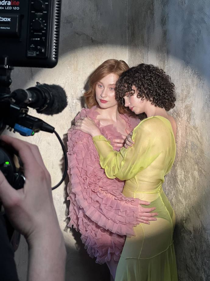 Darija Pavlovičová oblékla výrazný zeleno-žlutý model.