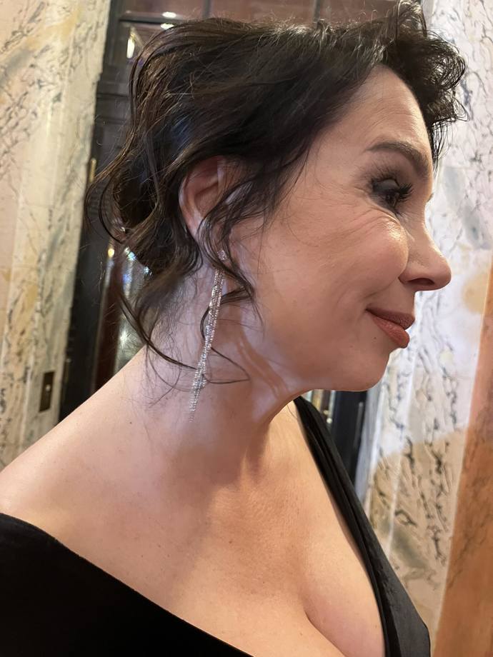 Herečka Nela Boudová a její diamantové náušnice.