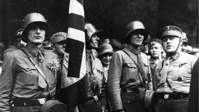 Blutfahne, neboli Krvavý prapor: Nejstřeženější nacistická relikvie měla vlastní čestnou stráž. Zmizela v roce 1945