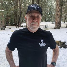 Chuck Norris náhle zemřel ve čtvrtek ráno v obklopení své rodiny. 