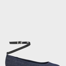 Džínové boty budou trendem jara 2024: Denim oblékají kozačky nad kolena, lodičky i balerínky