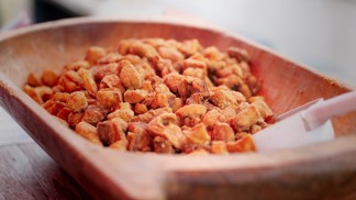 Nejchutnější jídla masopustu: Domácí škvarky si vyžadují kvalitní sádlo, vylepšit je můžete i pivem