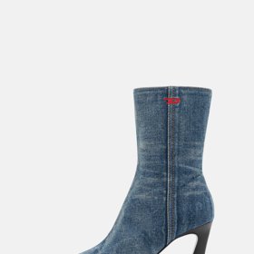 Džínové boty budou trendem jara 2024: Denim oblékají kozačky nad kolena, lodičky i balerínky