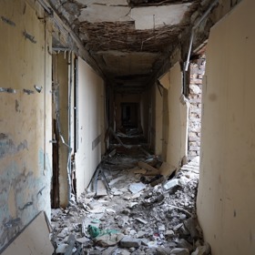 Chodba bývalé nemocnice.