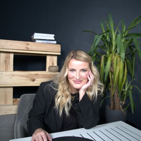 Alena Šafratová během natáčení talkshow Na kafeečko. 