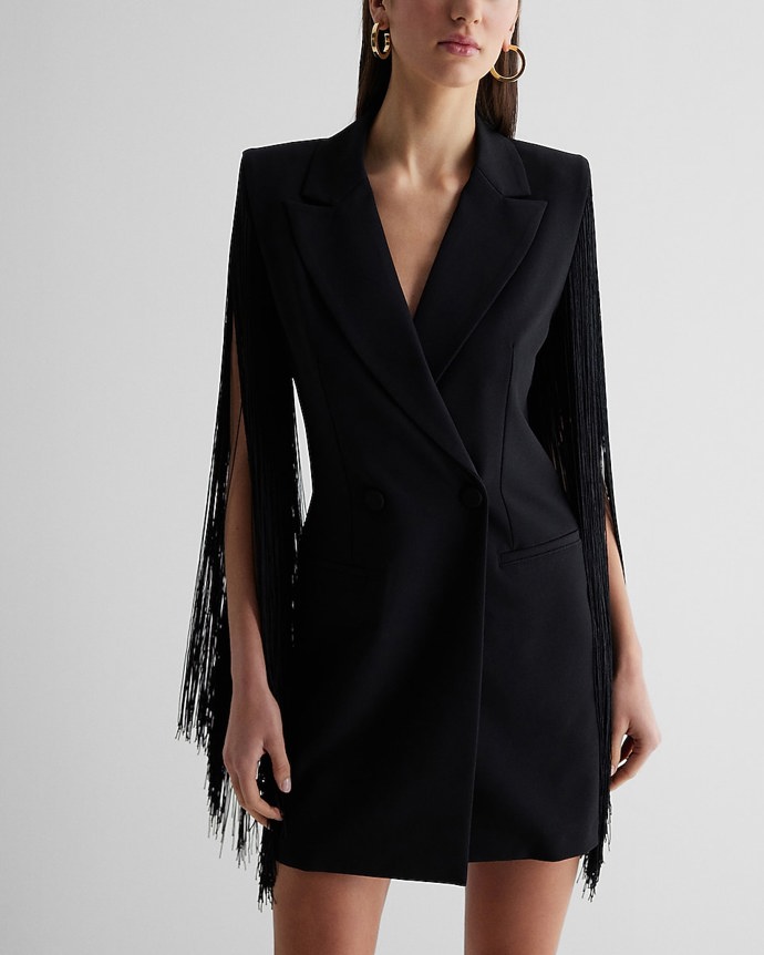 Sako s třásňovými prvky na rukávech, Express, 4 990 Kč