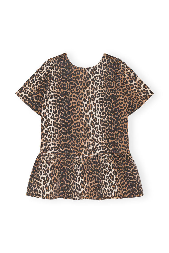 Univerzální minišaty s volánem nabízí značka Ganni i v plus size velikostech. (3 390 Kč)