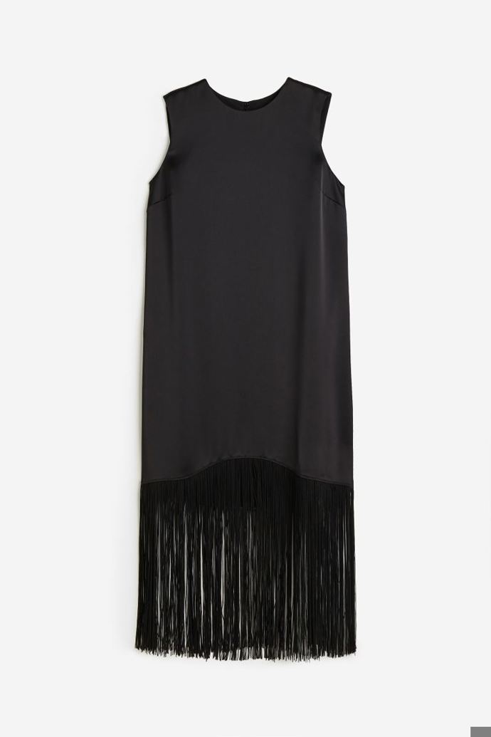 Šaty s třásněmi v délce, H&M, 1 499 Kč