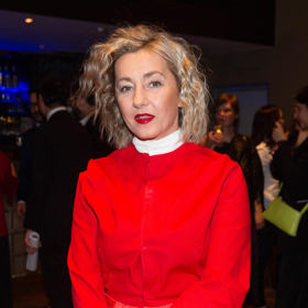 Vanda Hybnerová to nepřeháněla s doplňky ani líčením. Červená rtěnka ale jejímu outfitu dodala pikantní tečku.