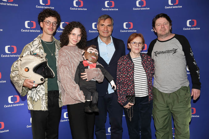 Darija Pavlovičová nechyběla ani na tiskové konferenci k novému seriálu České televize, To se vysvětlí, soudruzi.