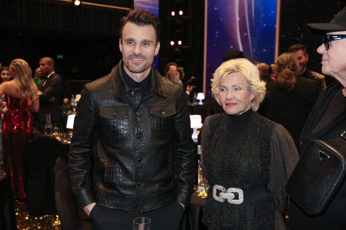 V roce 2023 navštívil Českého slavíka v doprovodu své maminky.