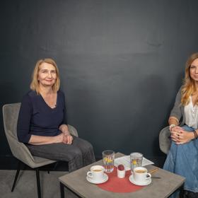 Podle Vladimíry Bernátkové by po vaginálním porodu mělo být po šestinedělí vše zahojené. Návrat k normálu ale může v oblasti sexu trvat mnohem déle. Ať už vinou kojení, rozvolnění svalů pánevního dna nebo přetrvávající bolesti hráze.