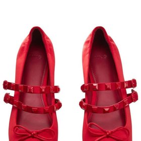 Saténové baleríny s pásky a cvočky, Mango, 1 799 Kč