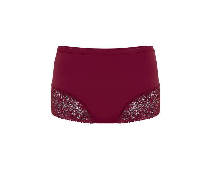 Kalhotky k podprsence Marks&Spencer stojí 499 Kč.