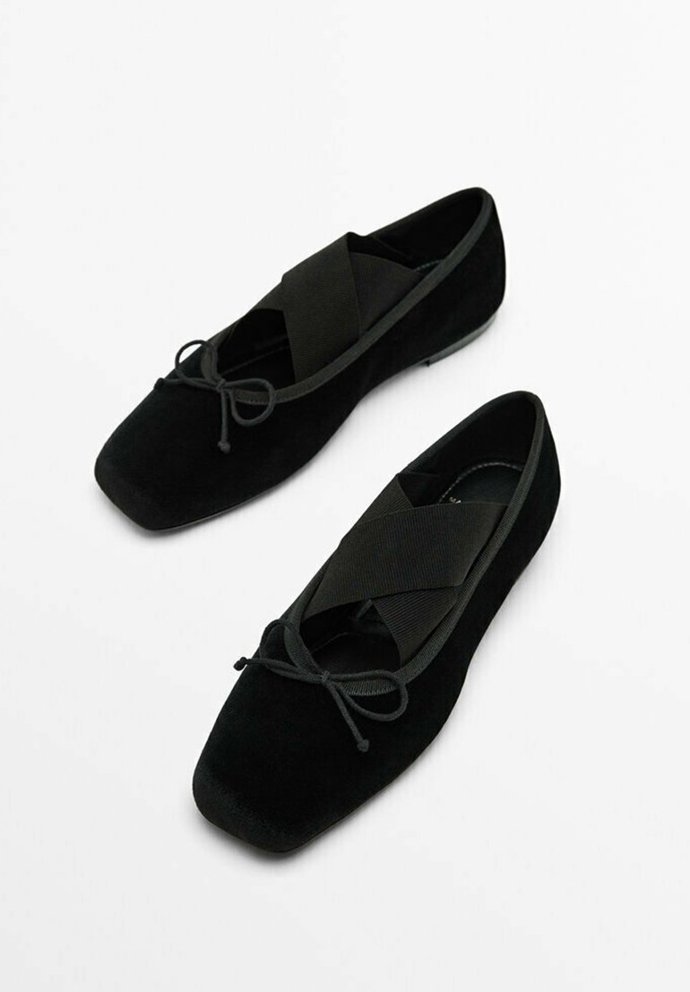 Sametové baleríny, Massimo Dutti, 2 795 Kč