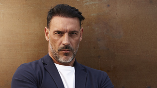 atraktivní muž
zralost
arogance
sebejistota