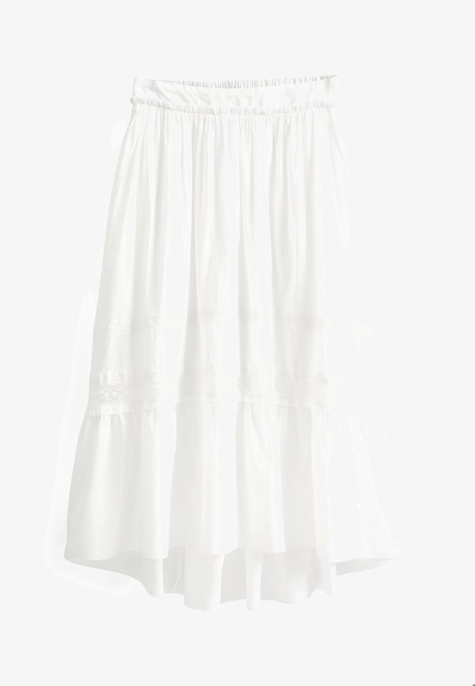 Romantizující prvky a nadýchaný charakter, to je sukně z jarní kolekce značky Next. (1 625 Kč)