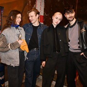 Společná fotka přátel Šimona Oppa.