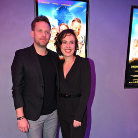 Hlavní postava filmu, herec Jakub Prachař, si na premiéru oblékl šedivé společenské kalhoty, černé tričko a černé sáčko.