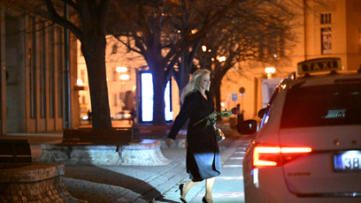 FOTO: Kateřina Brožová hned zamířila k taxíku.