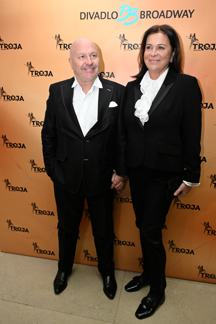 Michal David se s manželkou sladili.